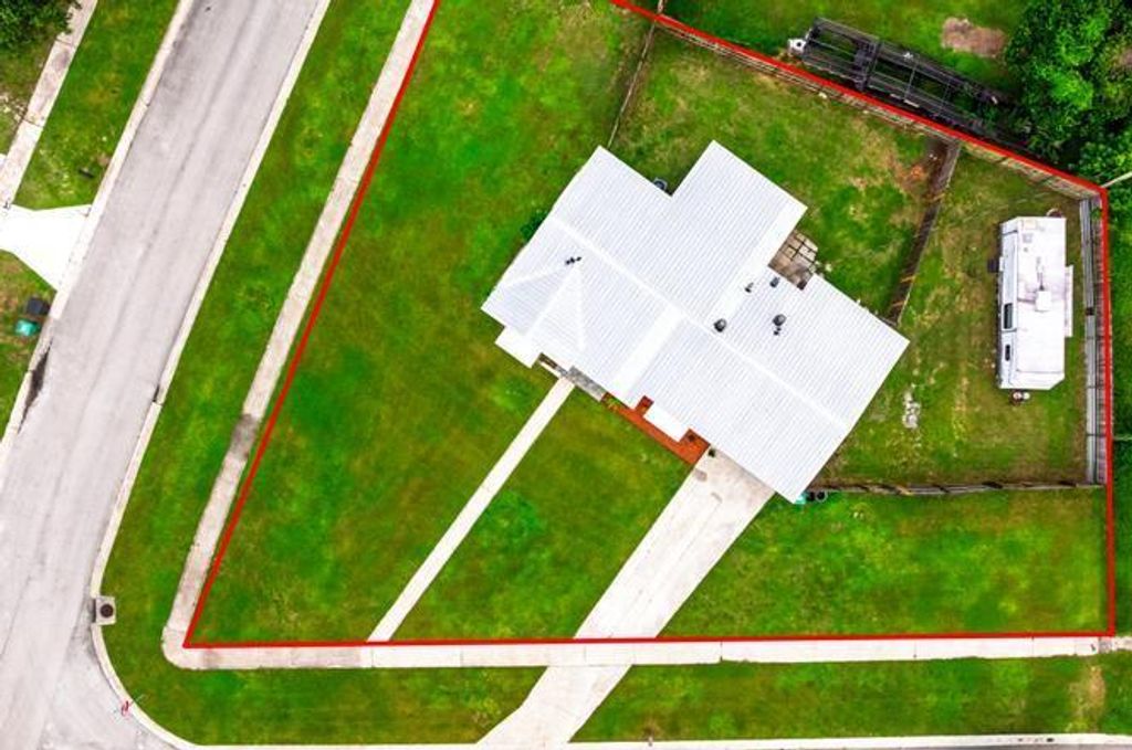 102 SE El Sito Court, Port St. Lucie, Port St Lucie, FL 34983