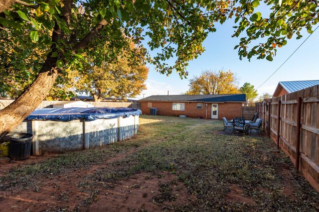 913 E Johnston Street, Rotan, TX 79546