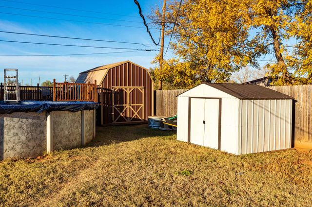 913 E Johnston Street, Rotan, TX 79546