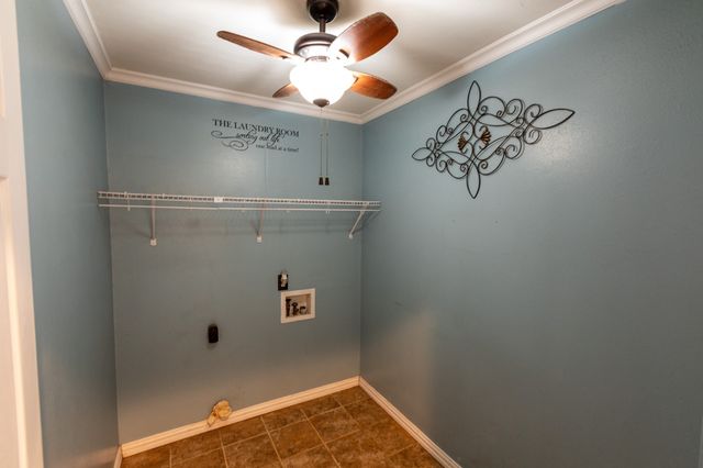 913 E Johnston Street, Rotan, TX 79546