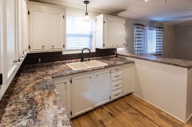 913 E Johnston Street, Rotan, TX 79546