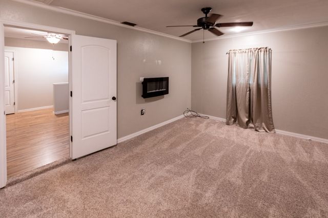 913 E Johnston Street, Rotan, TX 79546