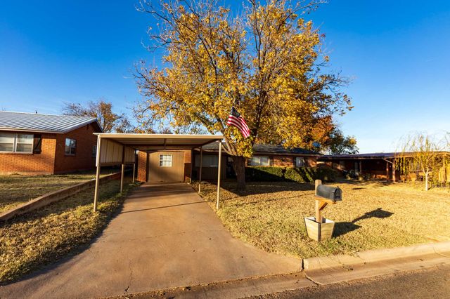913 E Johnston Street, Rotan, TX 79546