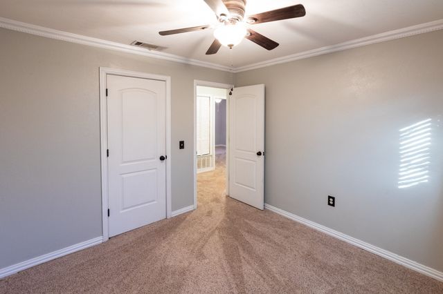 913 E Johnston Street, Rotan, TX 79546