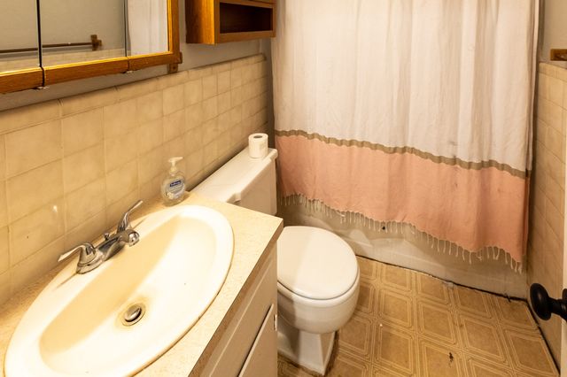 913 E Johnston Street, Rotan, TX 79546