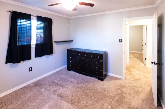 913 E Johnston Street, Rotan, TX 79546