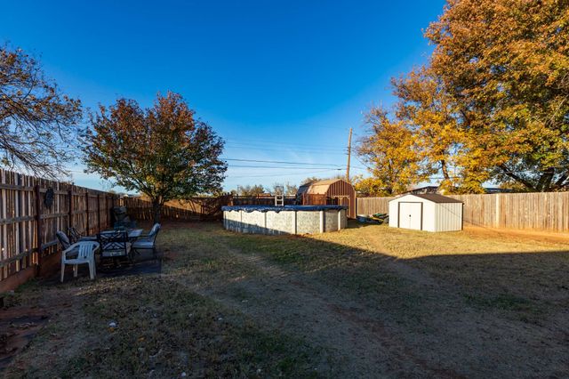 913 E Johnston Street, Rotan, TX 79546