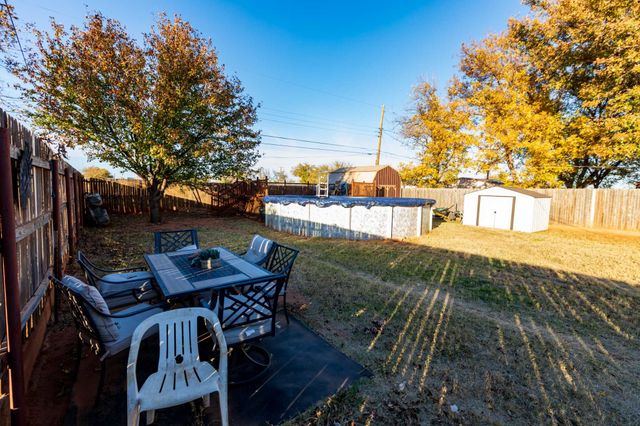 913 E Johnston Street, Rotan, TX 79546