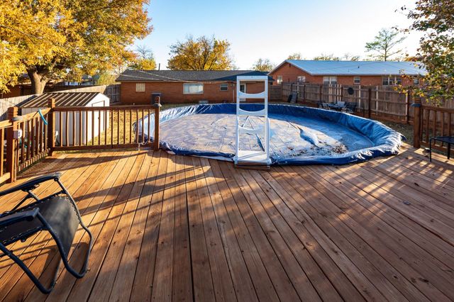 913 E Johnston Street, Rotan, TX 79546