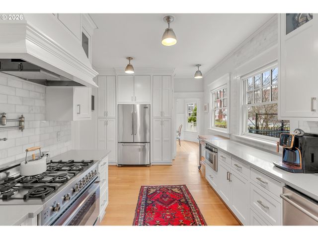 2264 Nw KEARNEY St, Portland, OR 97210