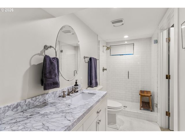 2264 Nw KEARNEY St, Portland, OR 97210