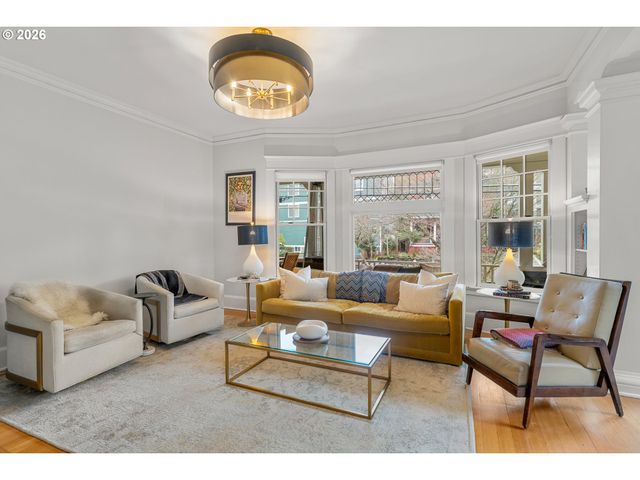 2264 Nw KEARNEY St, Portland, OR 97210