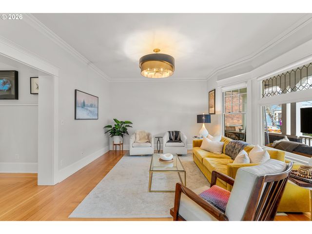 2264 Nw KEARNEY St, Portland, OR 97210