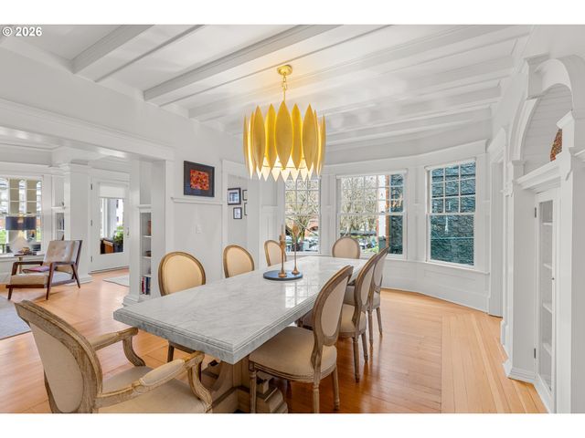 2264 Nw KEARNEY St, Portland, OR 97210