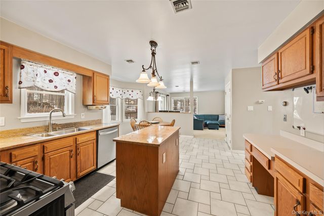 11 Doolin Road, New City, NY 10956