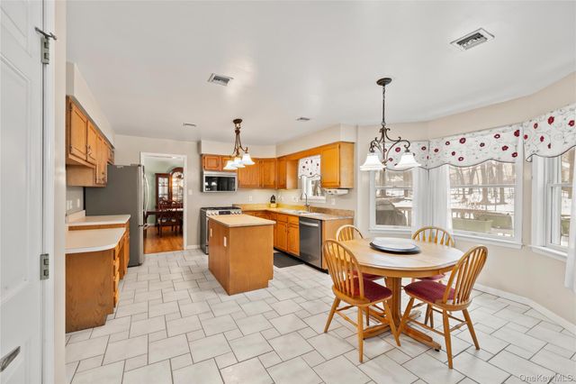 11 Doolin Road, New City, NY 10956