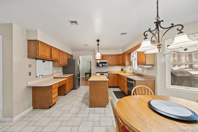 11 Doolin Road, New City, NY 10956