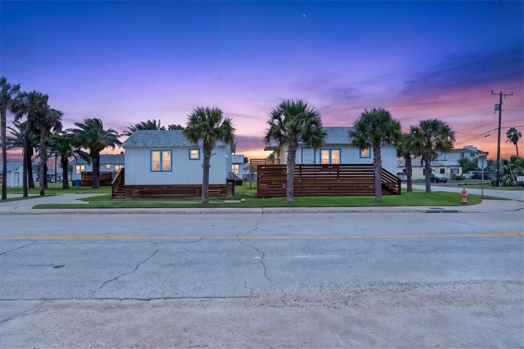 340 N Alister St 7, Port Aransas, TX 78373 — photo 2