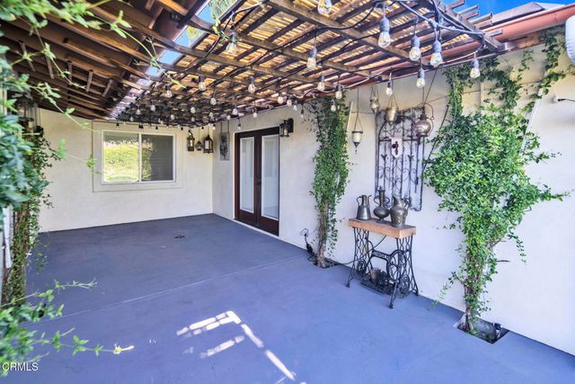 23363 Erwin Street, Los Angeles, CA 91367