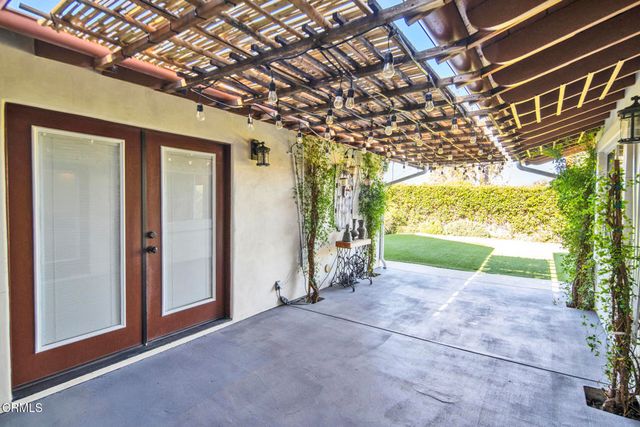 23363 Erwin Street, Los Angeles, CA 91367