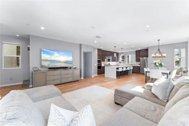 628 Cardiff Reef, Costa Mesa, CA 92627