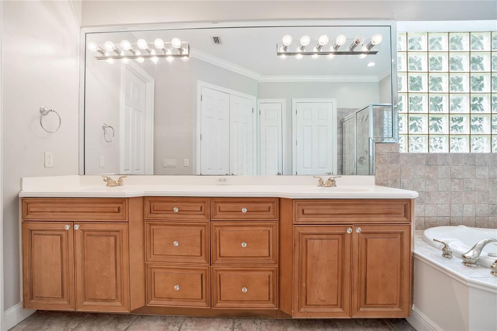 Image 42 of property listing at 10760 EMERALD CHASE DRIVE, Orlando, FL 32836