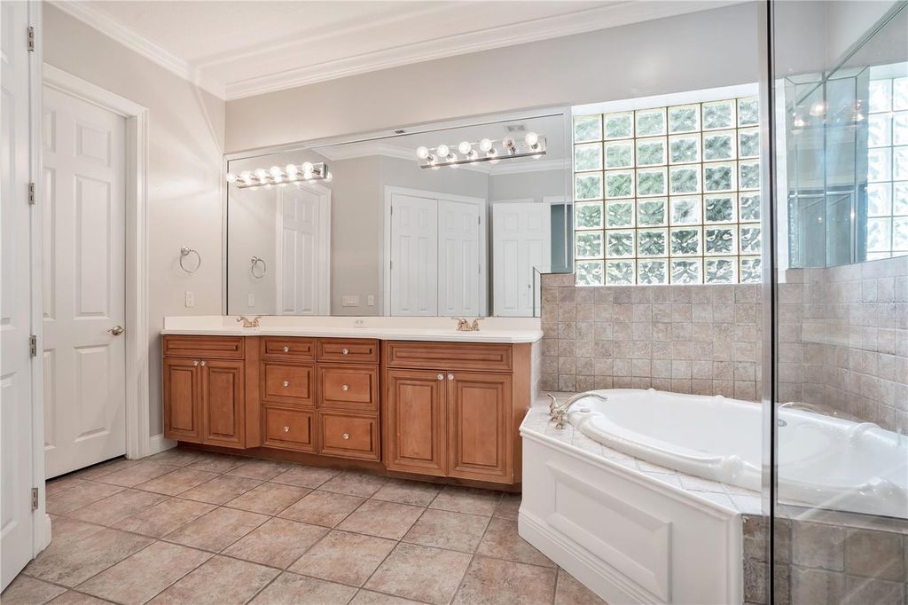 Image 44 of property listing at 10760 EMERALD CHASE DRIVE, Orlando, FL 32836