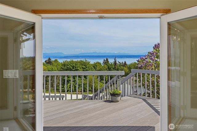 827 Michael Way, Camano Island, WA 98282