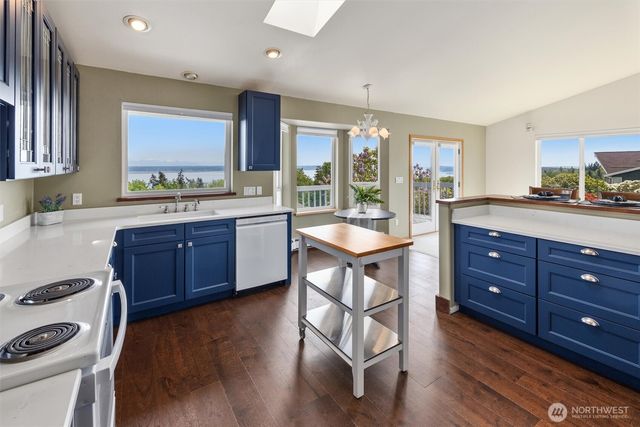 827 Michael Way, Camano Island, WA 98282