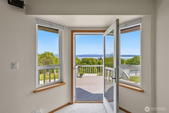 827 Michael Way, Camano Island, WA 98282