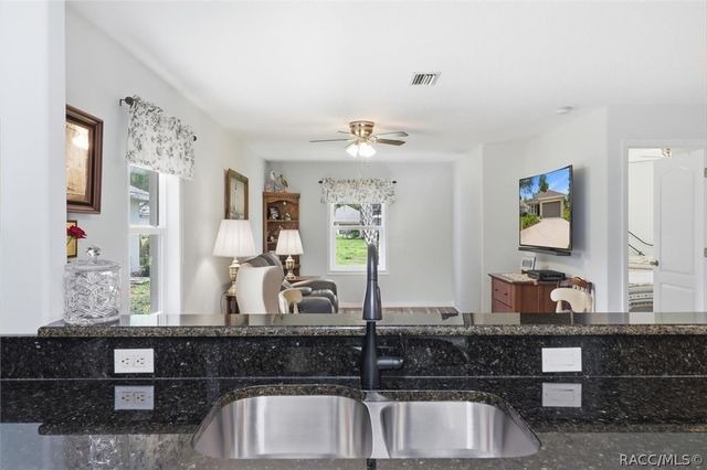 1912 N Havershall Point, Crystal River, FL 34429