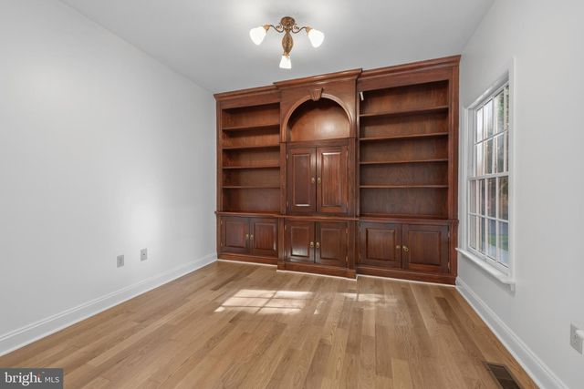 1224 NOB HILL DR, Gambrills, MD 21054