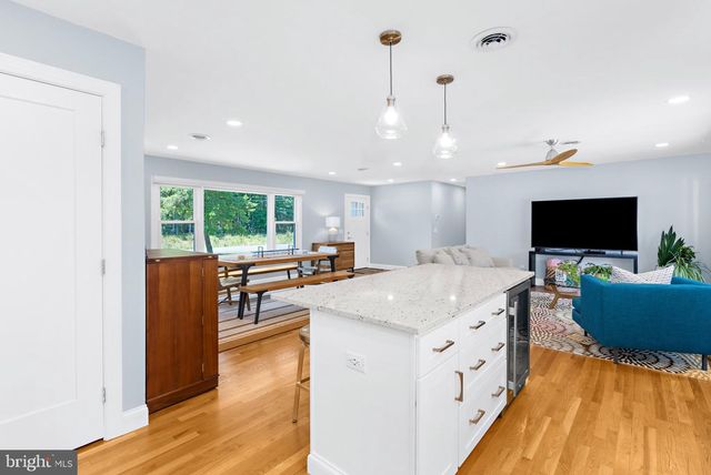 205 RIVERSIDE DR, Chester, MD 21619