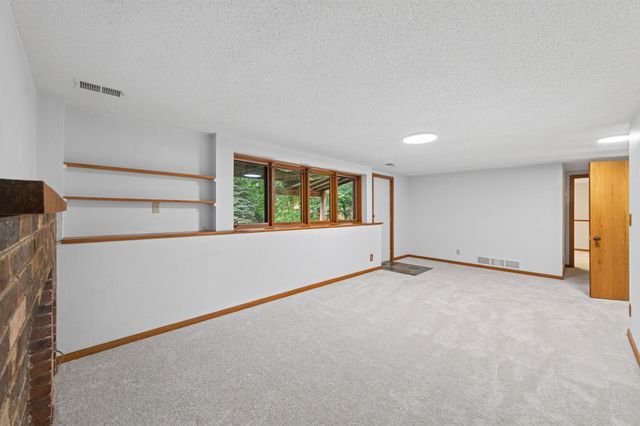 7712 Riverdale Drive N, Brooklyn Park, MN 55444
