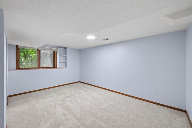 7712 Riverdale Drive N, Brooklyn Park, MN 55444