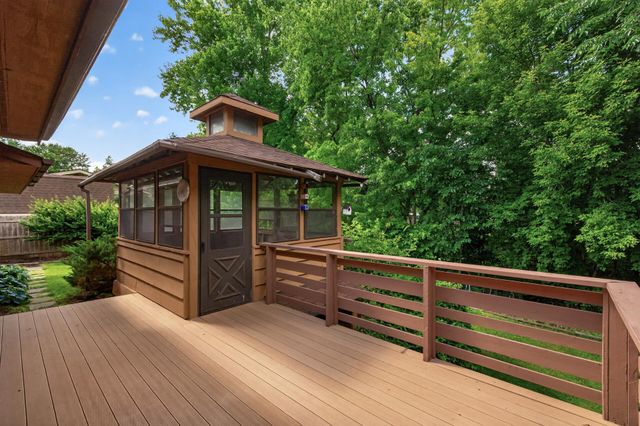 7712 Riverdale Drive N, Brooklyn Park, MN 55444