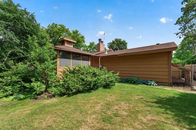 7712 Riverdale Drive N, Brooklyn Park, MN 55444