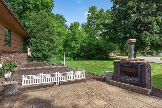7712 Riverdale Drive N, Brooklyn Park, MN 55444