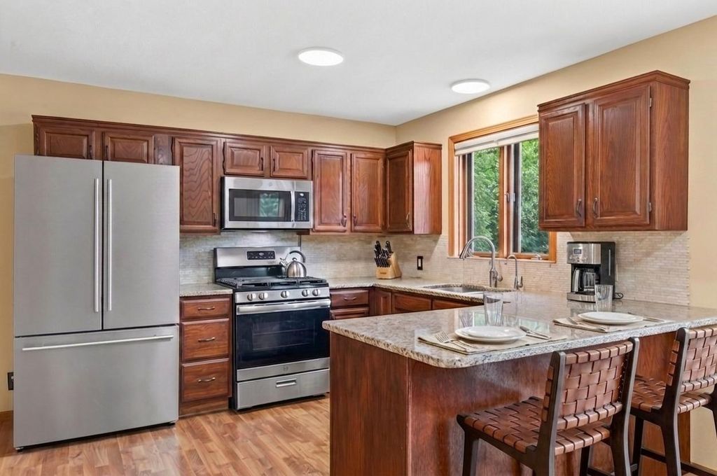 7712 Riverdale Drive N, Brooklyn Park, MN 55444 — photo 2