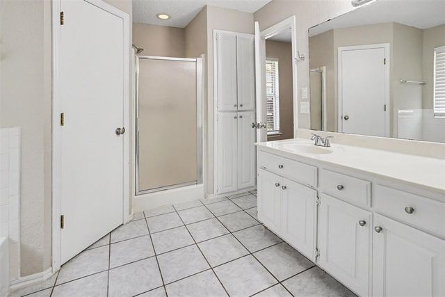 10109 S Hillcrest Drive, Oklahoma City, OK 73159