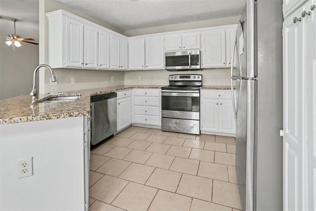 10109 S Hillcrest Drive, Oklahoma City, OK 73159