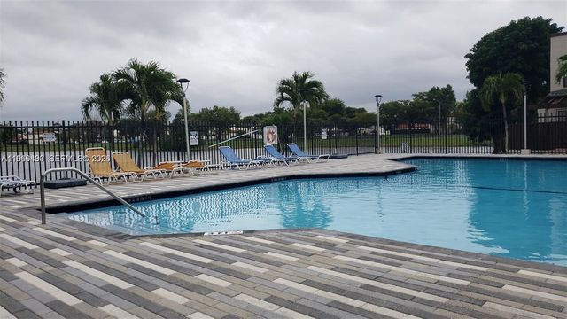 10221 Fontainebleau Blvd 203, Miami, FL 33172