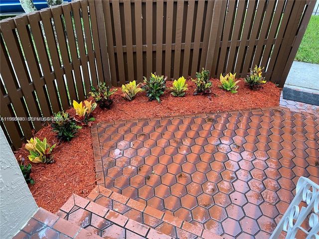 10221 Fontainebleau Blvd 203, Miami, FL 33172