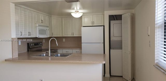 10221 Fontainebleau Blvd 203, Miami, FL 33172