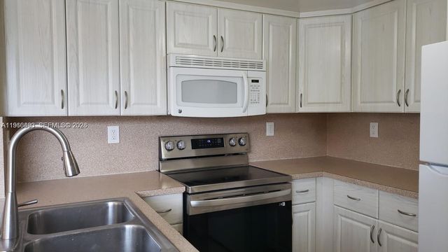 10221 Fontainebleau Blvd 203, Miami, FL 33172