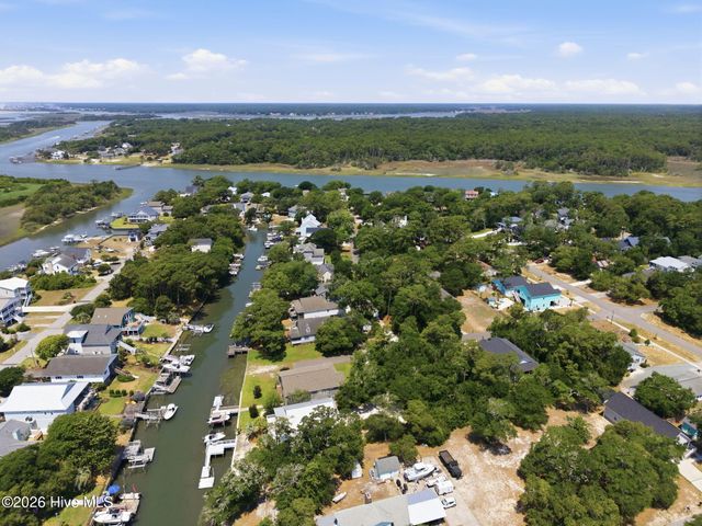 104 SW 29th Street, Oak Island, NC 28465