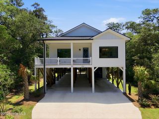 104 SW 29th Street, Oak Island, NC 28465
