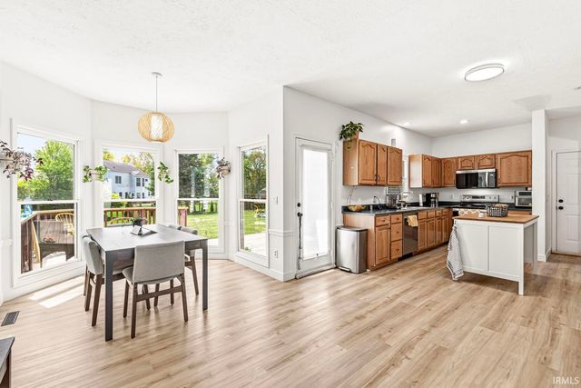 11704 Madison County Circle, Granger, IN 46530
