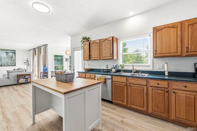 11704 Madison County Circle, Granger, IN 46530
