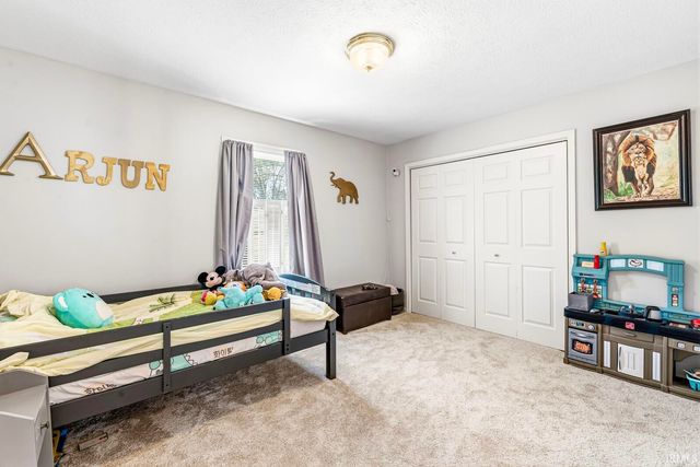 11704 Madison County Circle, Granger, IN 46530